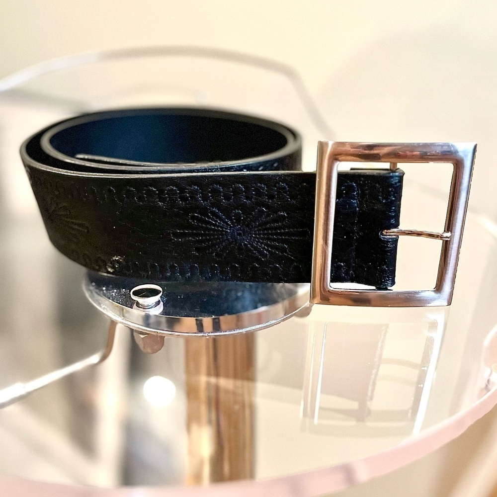 ❌SOLD Bianca Nygard Leather belt, black  w/embossed design, large silver buckl… - Picture 2 of 5